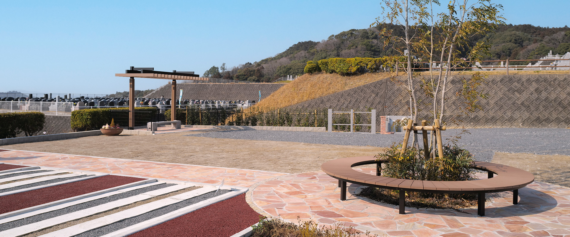 サークルベンチの設置風景