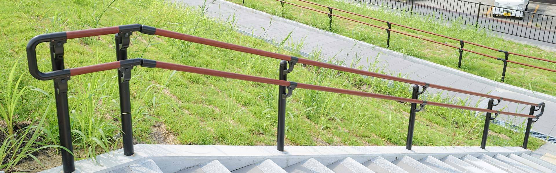 耐候型シート手すり『セコロラップ憩木』の設置風景