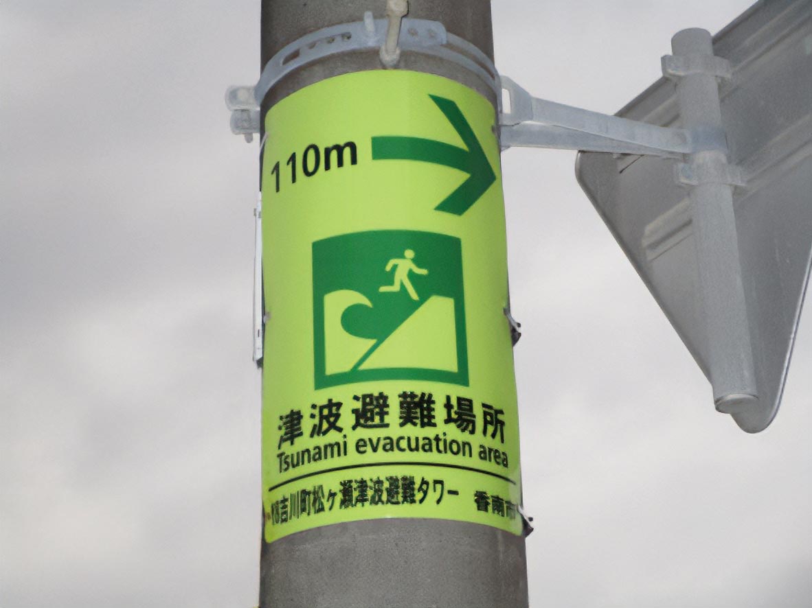 壁面取付けプレートサイン設置例